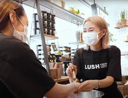 LUSH 横浜駅東口店